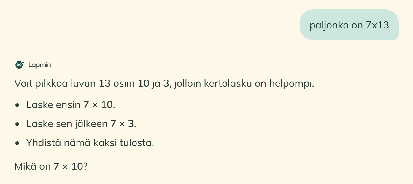 Oppilas kysyy Lapminilta, paljonko on 7 × 13. Lapmin ehdottaa, että oppilas jakaa luvun 13 osiin 10 ja 3, laskee 7 × 10 ja 7 × 3 ja yhdistää tulokset. Ensin Lapmin kysyy, mikä on 7 × 10.