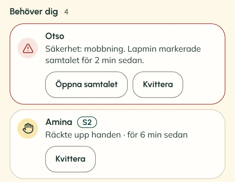 Listan ”Behöver dig” i lärarens mobilvy. En säkerhetsmarkering har knapparna ”Öppna samtalet” och ”Kvittera”; under den finns en uppsträckt hand med knappen ”Kvittera”. Namnen är påhittade.