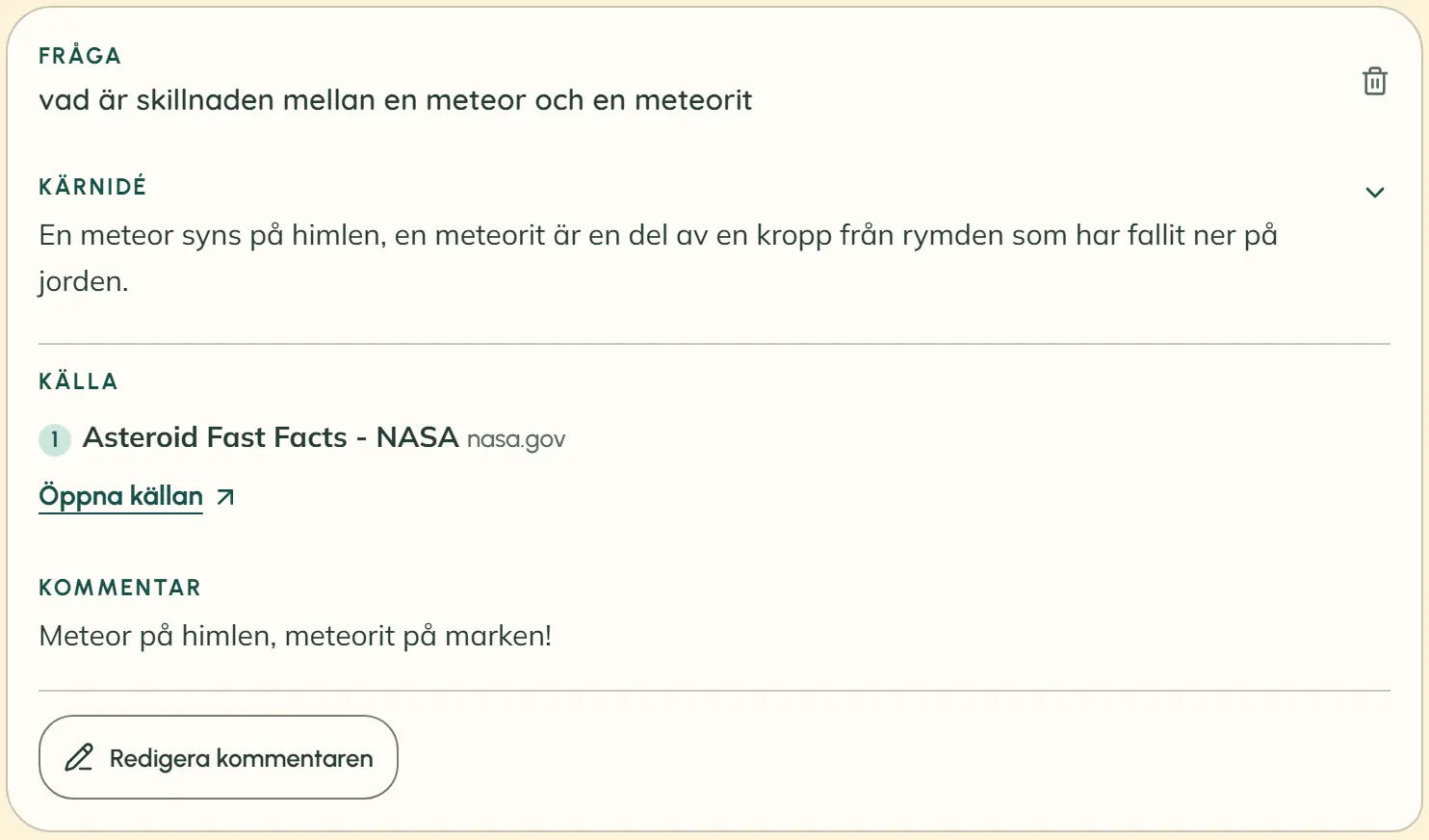 En sparad anteckning visar frågan, svarets kärnidé, en numrerad källa med länk och elevens kommentar. Knappen ”Redigera kommentaren” syns.