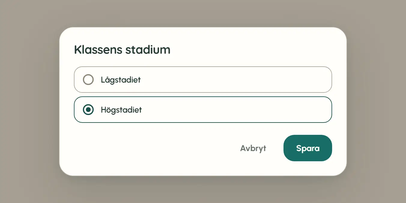 Dialogrutan ”Klassens stadium” visar alternativen ”Lågstadiet” och ”Högstadiet”. ”Högstadiet” är valt; knapparna ”Avbryt” och ”Spara” syns.
