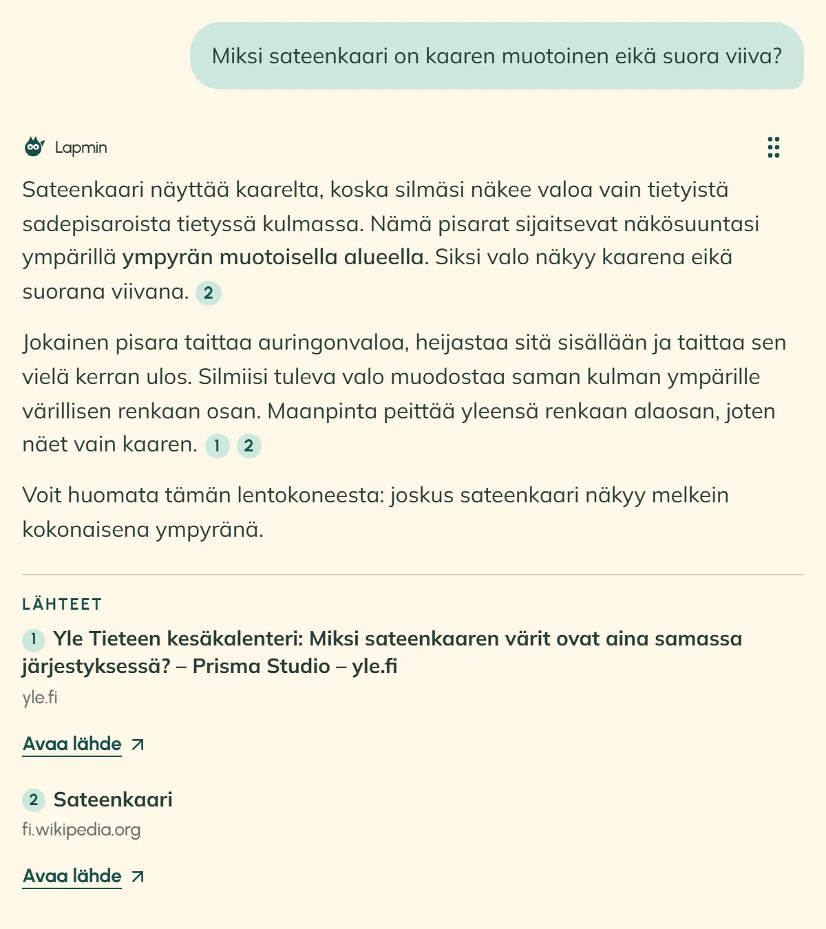 Oppilas kysyy, miksi sateenkaari on kaaren muotoinen. Lapminin vastauksen kappaleiden lopussa on numeroidut lähdemerkinnät, ja vastauksen alla on kaksi lähdettä, Yle ja Wikipedia, kummallakin Avaa lähde -linkki.